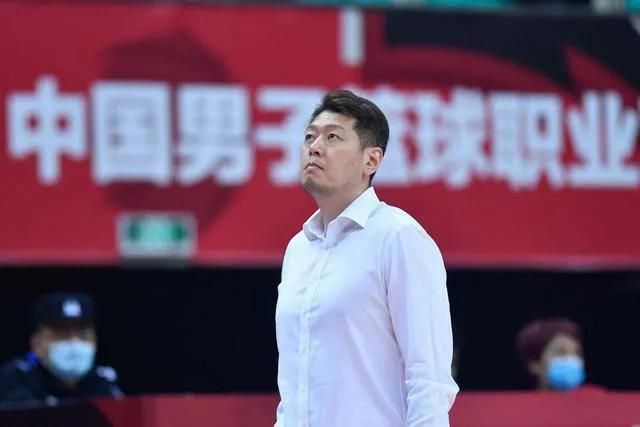 偷偷跟隔壁的男人